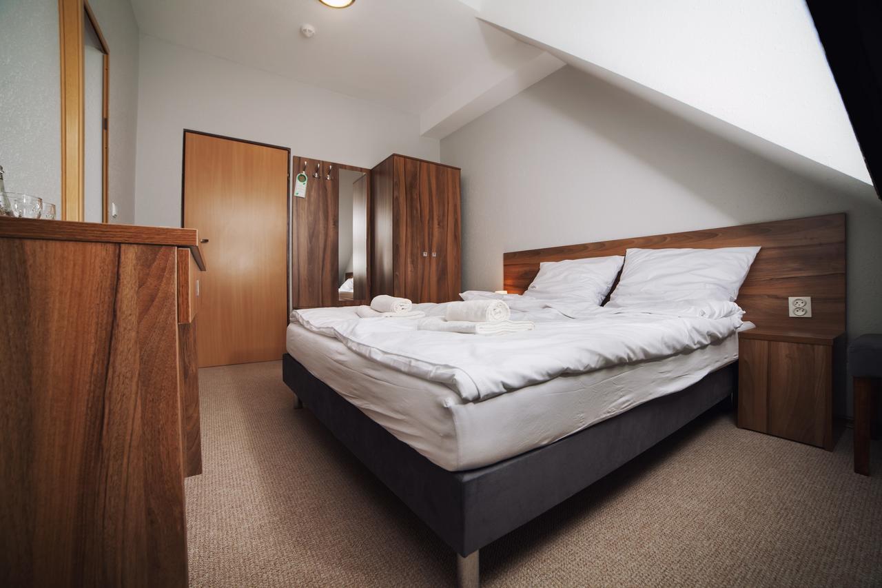Gosciniec Lizawka Hotel Poznan Bagian luar foto