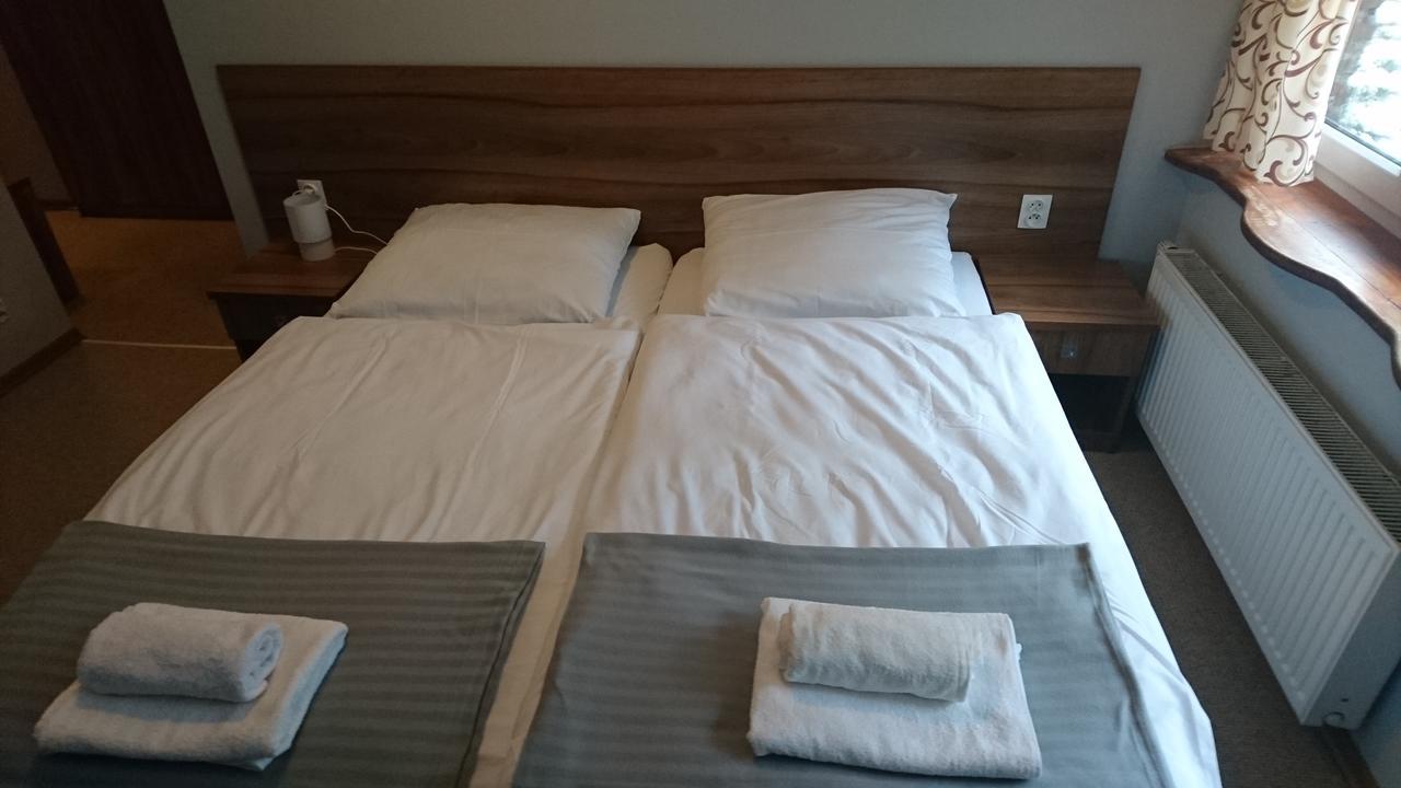 Gosciniec Lizawka Hotel Poznan Bagian luar foto