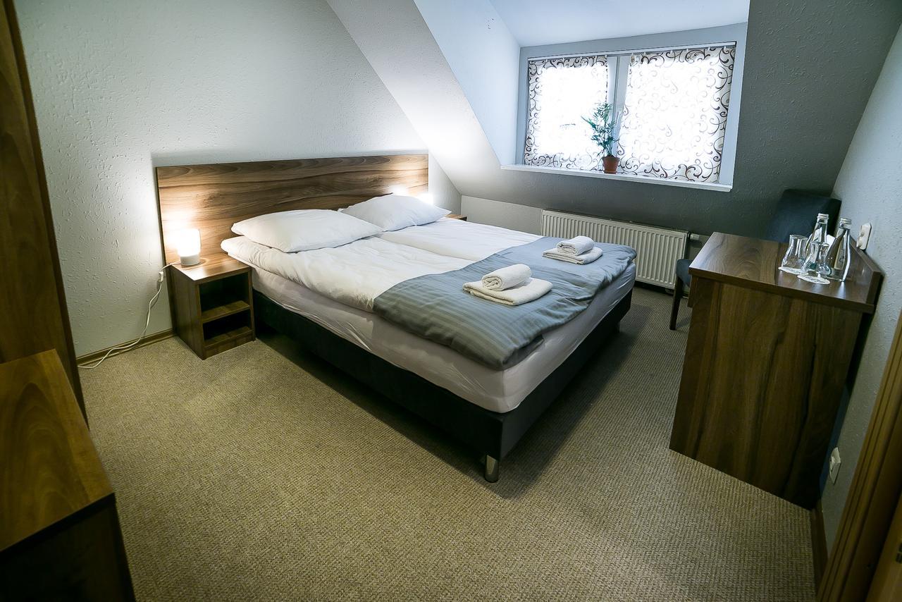 Gosciniec Lizawka Hotel Poznan Bagian luar foto