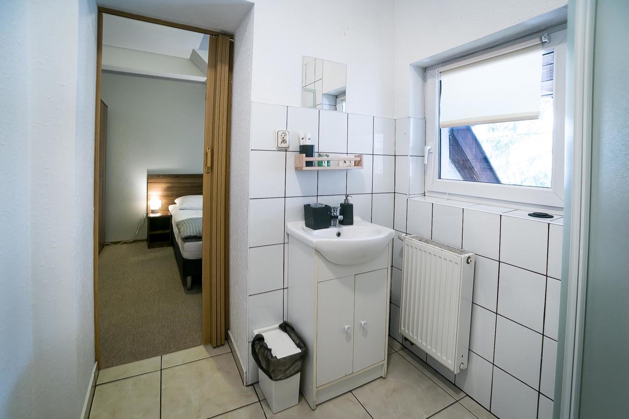 Gosciniec Lizawka Hotel Poznan Bagian luar foto