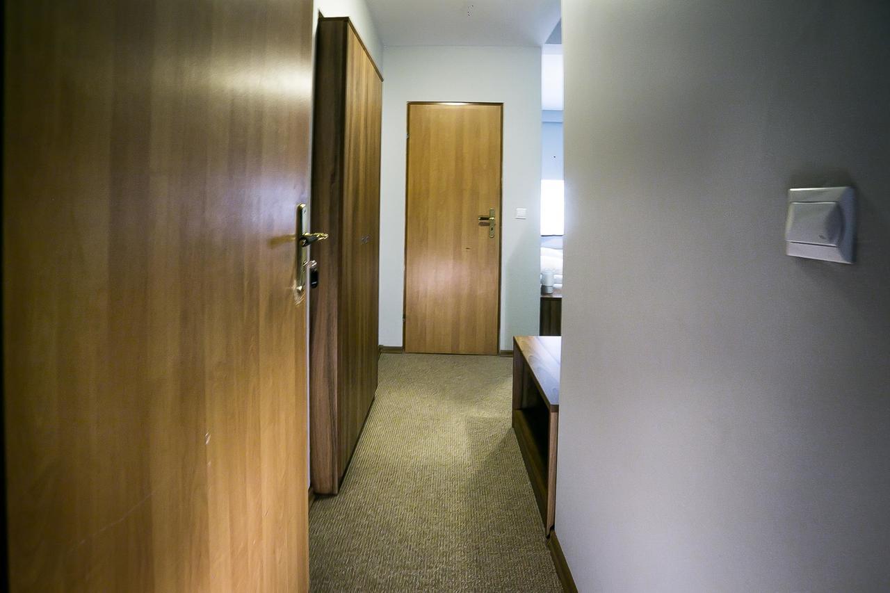 Gosciniec Lizawka Hotel Poznan Bagian luar foto